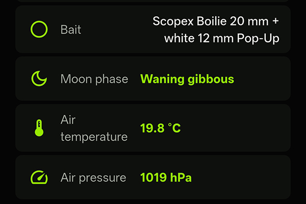 Angling Chronicles conditions screen with moon, temperature and air pressure data